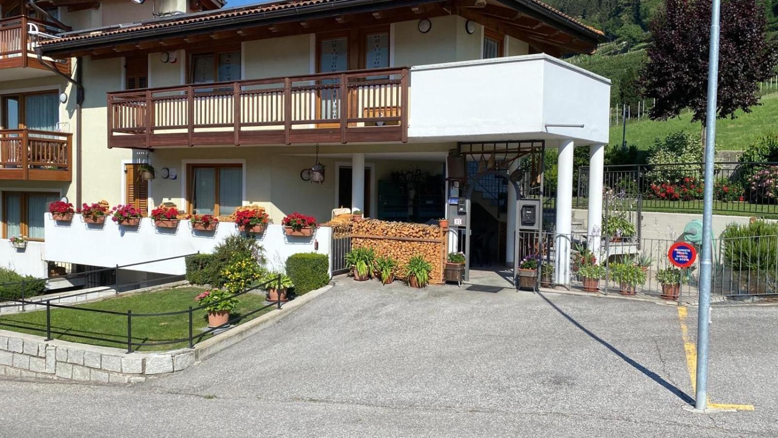 Apartmán Mansarda Con Giardino Val Di Sole Trentino Terzolas Exteriér fotografie